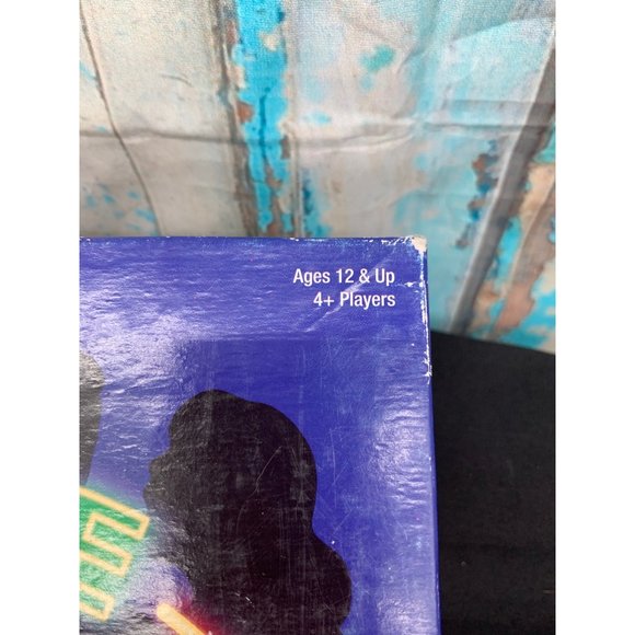 Ultimate Pub Trivia Board Game - Picture 2 of 4